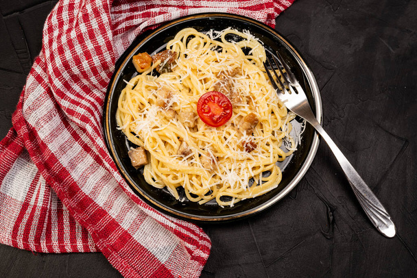 Carbonara pasta, spaghetti with pancetta, egg, hard parmesan cheese and cream sauce. Top view - Foto, immagini