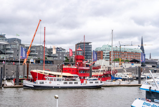 Hamburg, Germany- June 27, 2019: Cityscape view with Das Feuerschiff restaurant at Niederhafen harbor. - Foto, Imagem