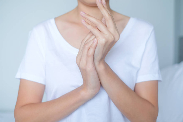 Woman applying moisturizing cream/lotion on hands, beauty concept - Фото, изображение