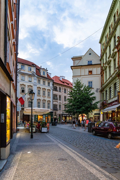 Stare miasto w Pradze w Czechach. - Zdjęcie, obraz