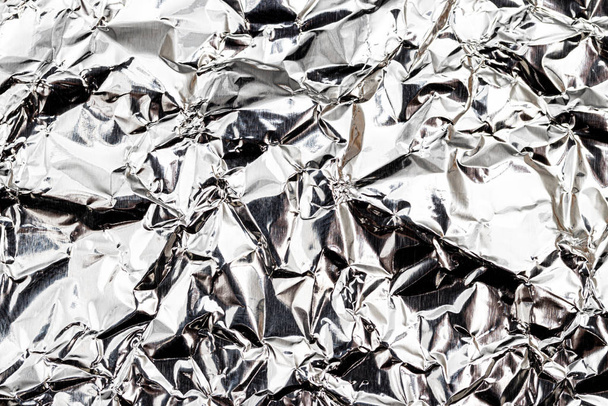 Texture of crumpled aluminum kitchen foil. - Foto, imagen