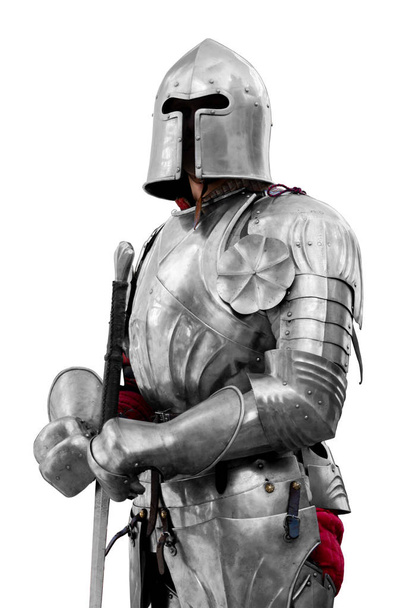 Рыцарь в блестящих металлических доспехах. Надежная охрана и страховка. Со
 - Фото, изображение