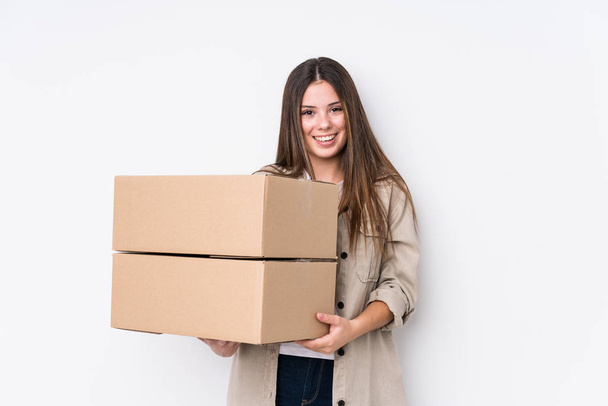Young caucasian woman moving to a new home laughing and having fun. - Foto, Bild