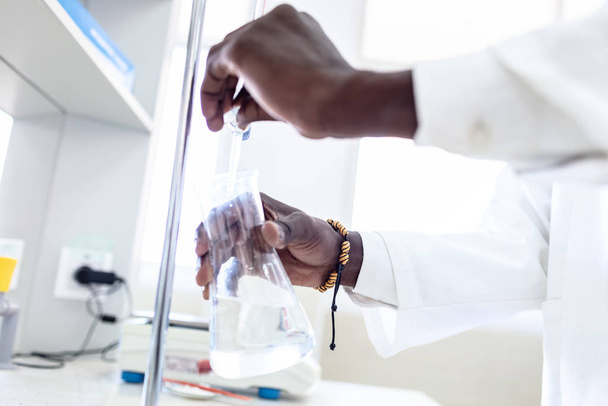 African scientist testing in the laboratory. - Valokuva, kuva