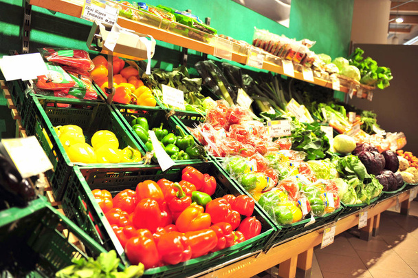 Eine Obst und Gemse Theke in einem Supermarkt - Fotografie, Obrázek