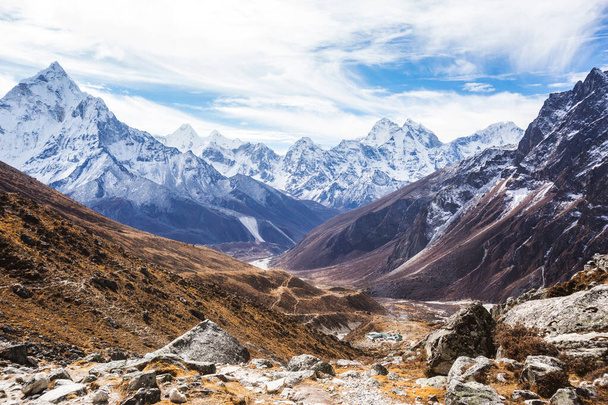 Everest ana kampına giden yol. Sagarmatha Ulusal Parkı, Nepal - Fotoğraf, Görsel