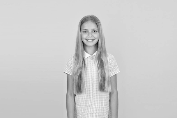 Kid girl long healthy straight hair. Main thing is keeping it clean. Use gentle shampoo and warm water. Little girl grow long hair. Teaching child healthy hair care habits. Strong hair concept - 写真・画像