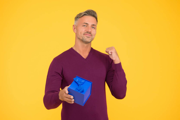 Choosing the best. happy valentines day. best birthday present. toy shop. happy holiday shopping. present for her. man made nice purchase. boxing day concept. handsome man with gift box - Fotografie, Obrázek
