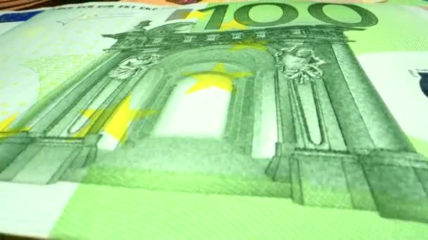 Bir Masa ve Geniş Açı Makro Kamera Kaydırma Çekiminde Euro Banknotları. Nakit Para. - Video, Çekim
