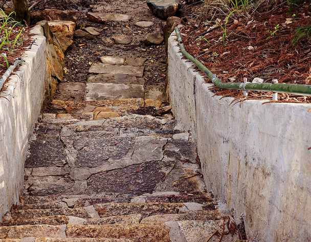 Stare błotniste kamienne kroki - Zdjęcie, obraz