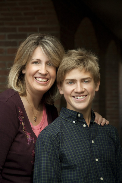 Porträt von Mutter und Teenager-Sohn - Foto, Bild