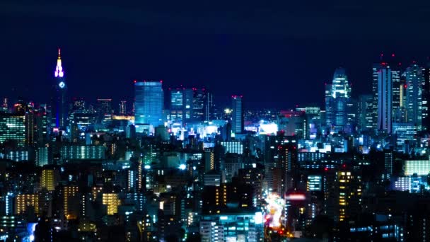 Tokyo 'nun şehir merkezinde gece manzarası geniş açıyla çekilmiş. - Video, Çekim
