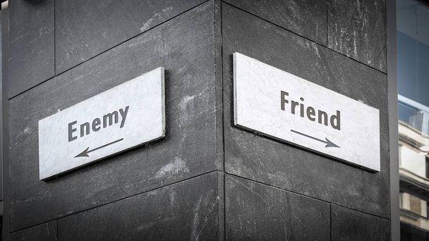 Señal de calle a amigo contra enemigo
 - Foto, Imagen