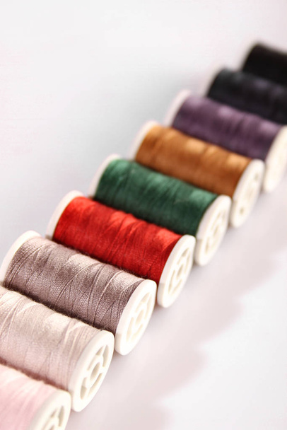 Many multi-colored spools of thread - Fotoğraf, Görsel
