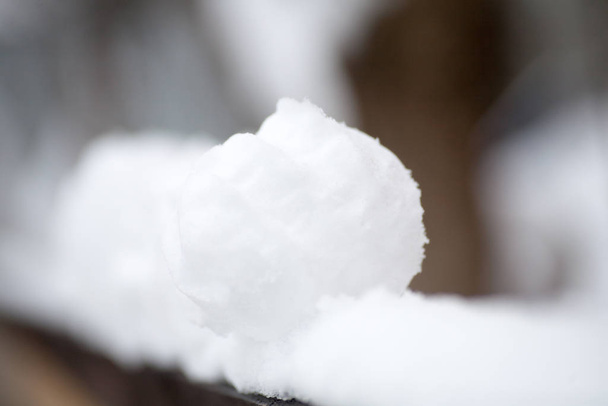 todellinen lumipalloja käsillään
 - Valokuva, kuva