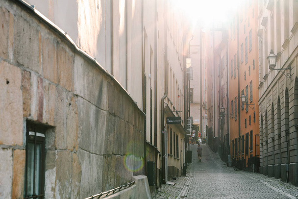 スウェーデンの晴れた日のストックホルム旧市街 - 写真・画像