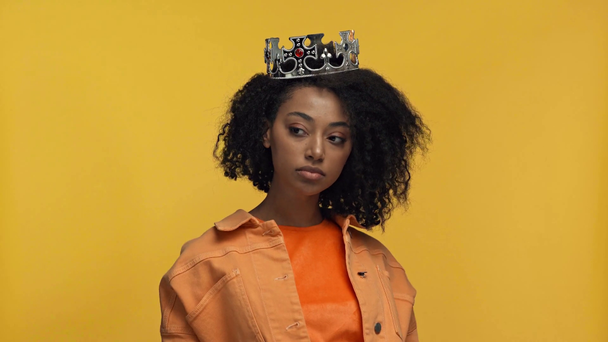 arrogant african american woman putting on crown isolated on yellow - Footage, Video