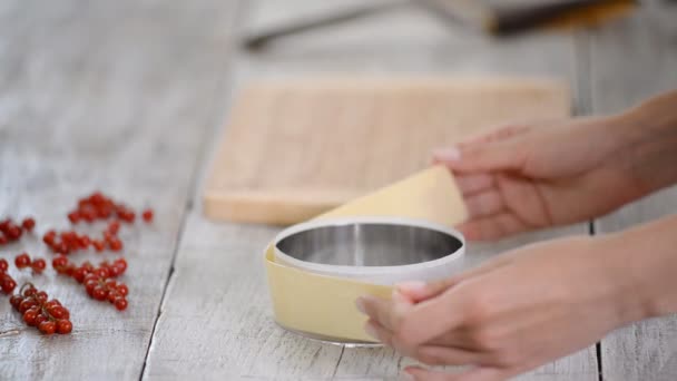 Female hands making white chocolate decor for cake. - Video, Çekim