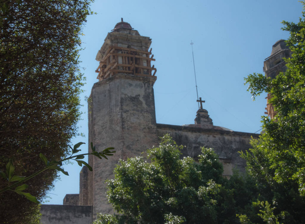 Δημοφιλής τουριστικός προορισμός κοντά στην Πόλη του Μεξικού, γνωστός για τα ερείπια του ναού Tepozteco στην κορυφή του βουνού, καθώς και για τις εξωτικές γεύσεις παγωτού που παρασκευάζονται - Φωτογραφία, εικόνα