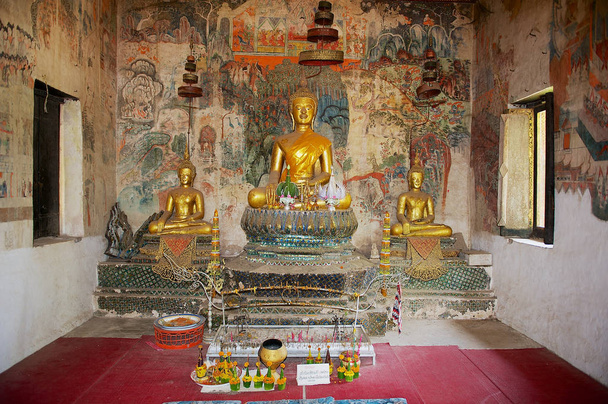 Luang Prabang, Laos - April 14, 2012: Buddha statues and interior of the Wat Pa Huak temple in Luang Prabang, Laos. - Foto, immagini