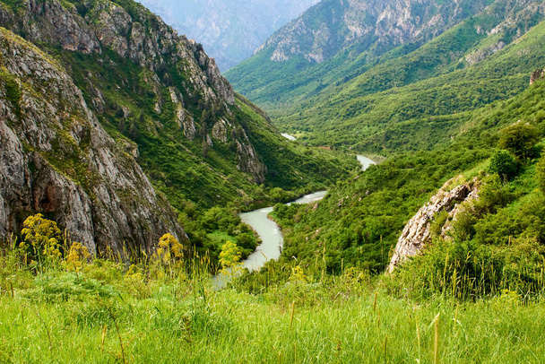 Naturlandschaft des Sayram-ugam Nationalparks. Türkestan. Kasachstan. sayram-ugam-Nationalpark liegt im westlichen Shan-Gebirge. - Foto, Bild