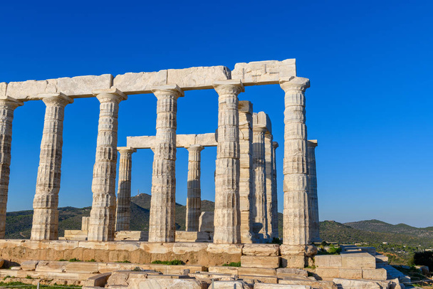Antiikin Poseidonin temppelin rauniot Cape Sounionissa Attikassa, Kreikassa
 - Valokuva, kuva