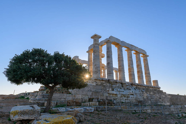 Ruínas do antigo Templo de Poseidon no Cabo Sounion em Attica, Grécia
 - Foto, Imagem