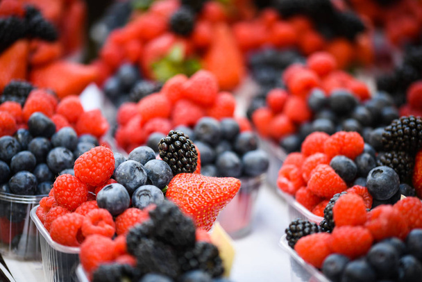 fresh berries close up - strawberries, blueberries, red berries, raspberry, black berries  - Fotoğraf, Görsel