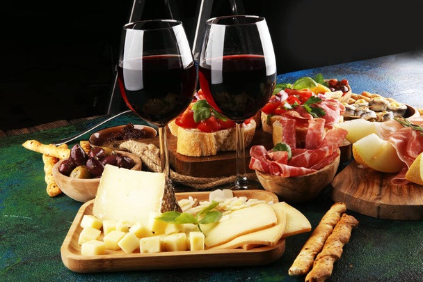 Italian antipasti wine snacks set. Cheese variety, Mediterranean - Fotografie, Obrázek