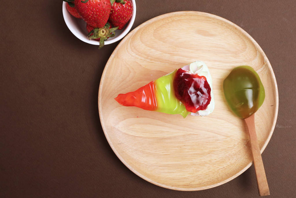 Piece of cake and strawberry kiwi jam topping - Photo, image