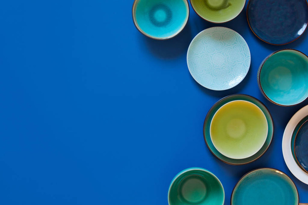 Empty flat and deep plates on a blue background. - Foto, immagini