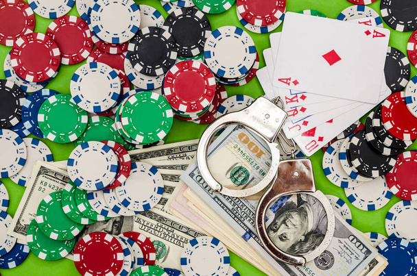 Poczęcia 'kara i hazardu, na zielonym tle - Zdjęcie, obraz