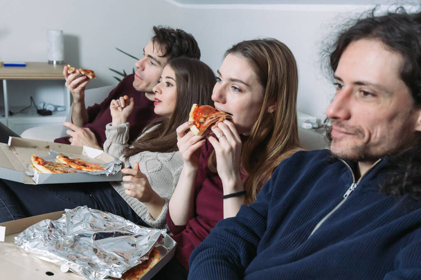 Friends, two couples eating pizza and drinking beer. Movie night with friends - Fotoğraf, Görsel