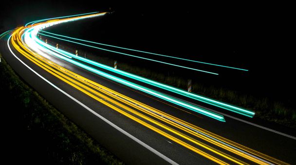światła samochodów z nocą - Zdjęcie, obraz