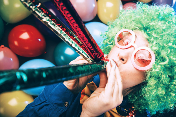 beautiful party woman in wig and glasses having fun at carnival - Foto, Imagem