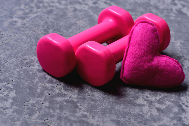 Shaping and fitness equipment. Dumbbells made of pink plastic - Foto, Imagem