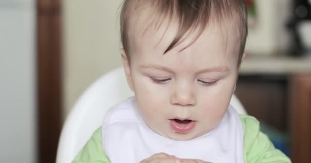 Baby boy eating a cookie - Záběry, video