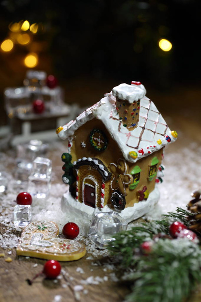 Gingerbread Ginger House. New Year's decor - Foto, immagini