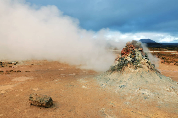 Hveririn geoterminen alue Islannissa Myvatn Laken lähellä, Islannissa, Euroopassa
 - Valokuva, kuva