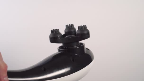 Turn on and off the black and white vibratory massager with embossed nozzles. Massage equipment - Filmati, video