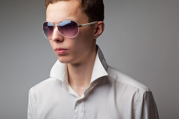 Handsome man in sunglasses - Valokuva, kuva