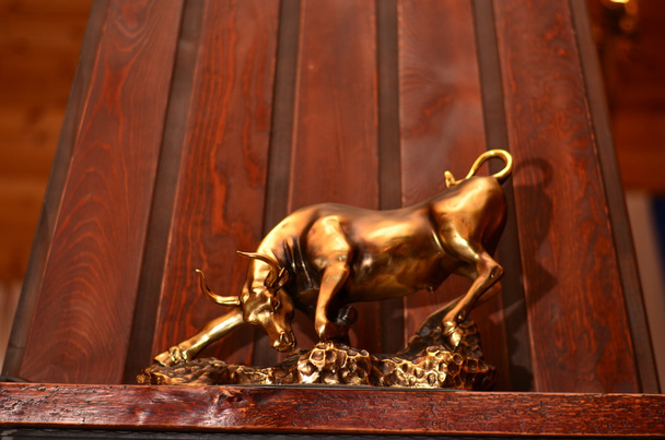 statua in bronzo di un toro
 - Foto, immagini