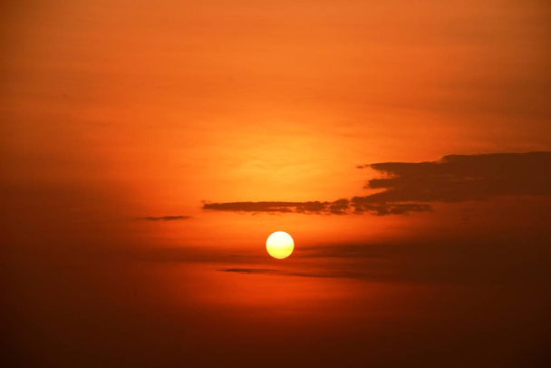 Oranžová obloha při západu slunce - Fotografie, Obrázek