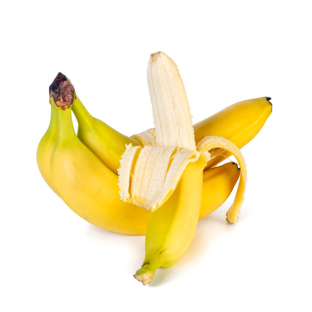 bananowe grono wyizolowane na białym tle, świeże owoce. - Zdjęcie, obraz