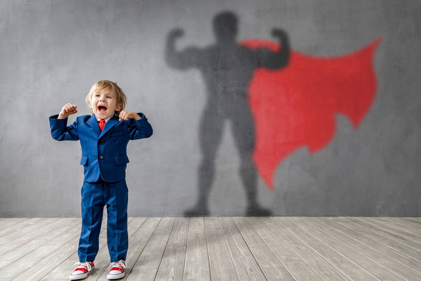 Child dreams of becoming a superhero - Foto, Imagem