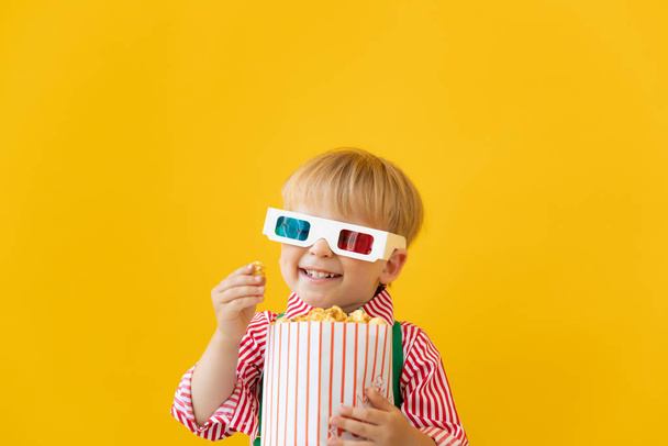Happy child wearing 3d glasses - Zdjęcie, obraz