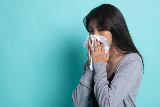 Young Asian woman got sick and flu. - Foto, afbeelding