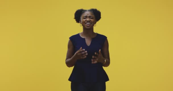 Jeune femme riant
 - Séquence, vidéo