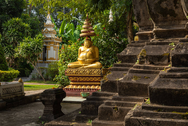 Wat Sisaket Temple in Vientiane city Stará architektura a buddha - Fotografie, Obrázek