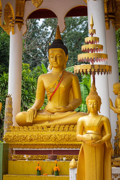 Wat Sisaket Temple in Vientiane city Stará architektura a buddha - Fotografie, Obrázek